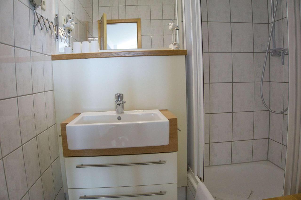 Fewo Mit Meerblick, Gratis Nutzung Vom Ahoi Erlebnisbad Und Sauna In Sellin - Haus Blick Zur See Fewo 11 Goehren  Exterior photo