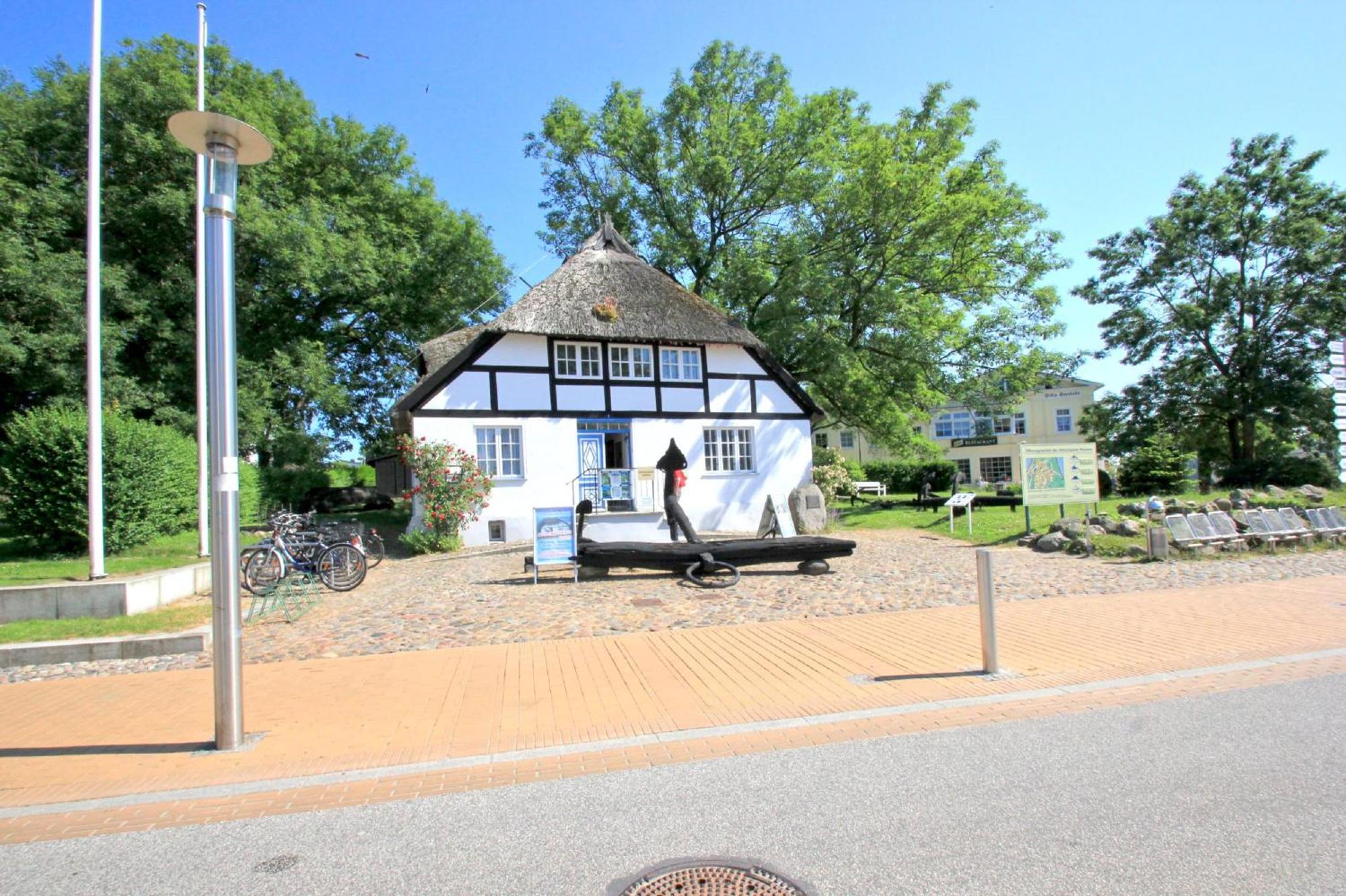 Fewo Mit Meerblick, Gratis Nutzung Vom Ahoi Erlebnisbad Und Sauna In Sellin - Haus Blick Zur See Fewo 11 Goehren  Exterior photo